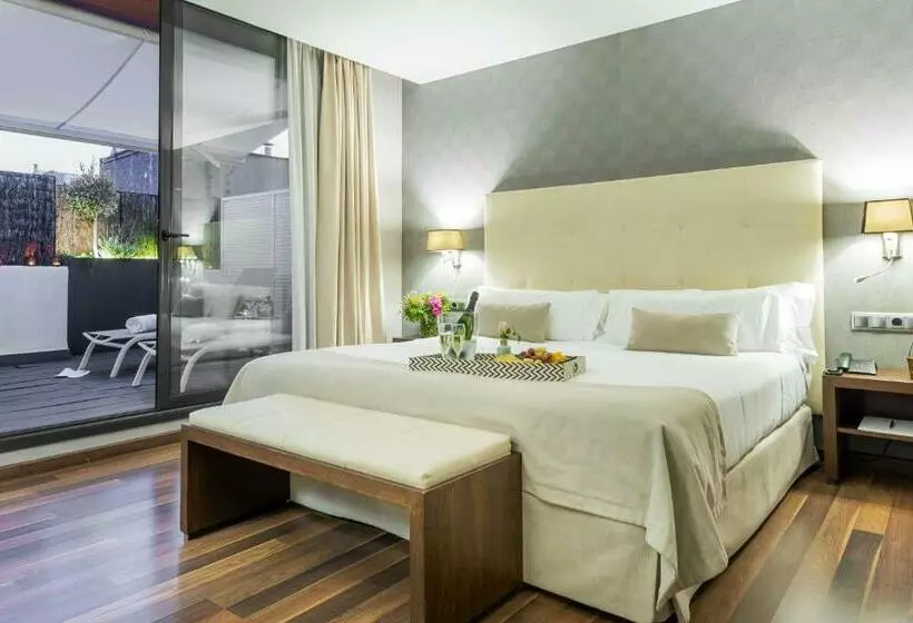 سوئیت جونیور با تراس, Aparthotel Mariano Cubi Barcelona