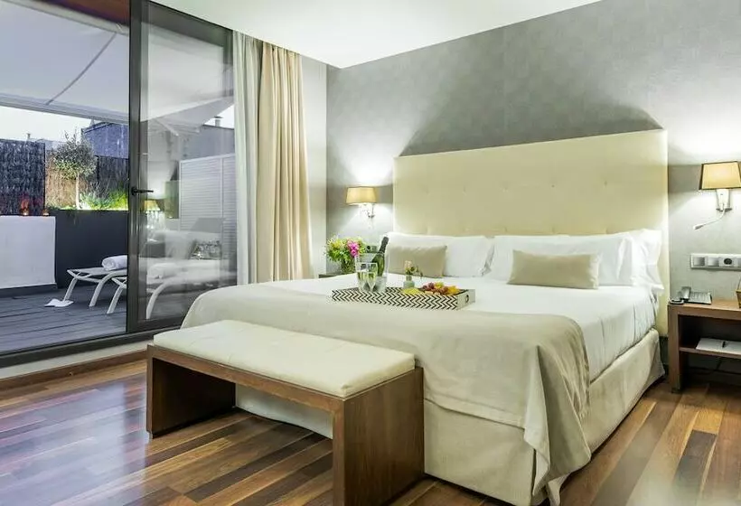 سوئیت جونیور با تراس, Aparthotel Mariano Cubi Barcelona