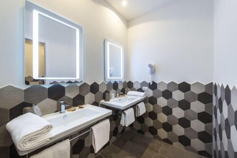 Standard Quadruple Room, California