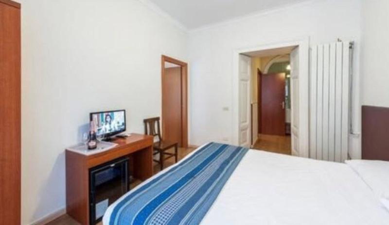 Economy Triple Room, California