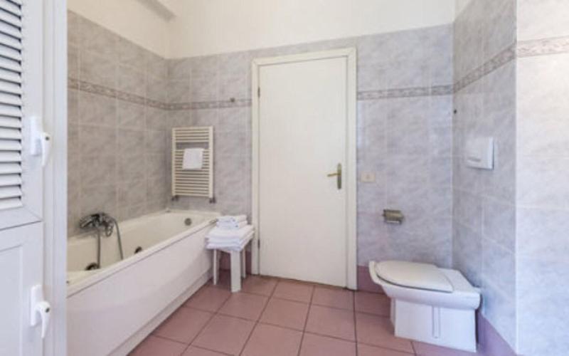 Economy Triple Room, California