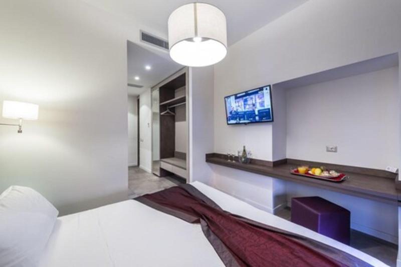 Superior Room, California