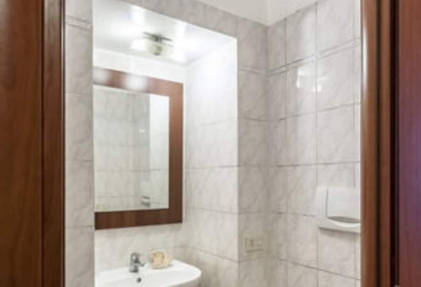 Economy Quadruple Room, California