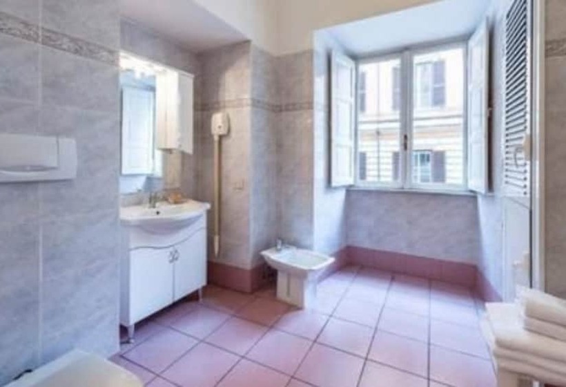 Economy Quadruple Room, California