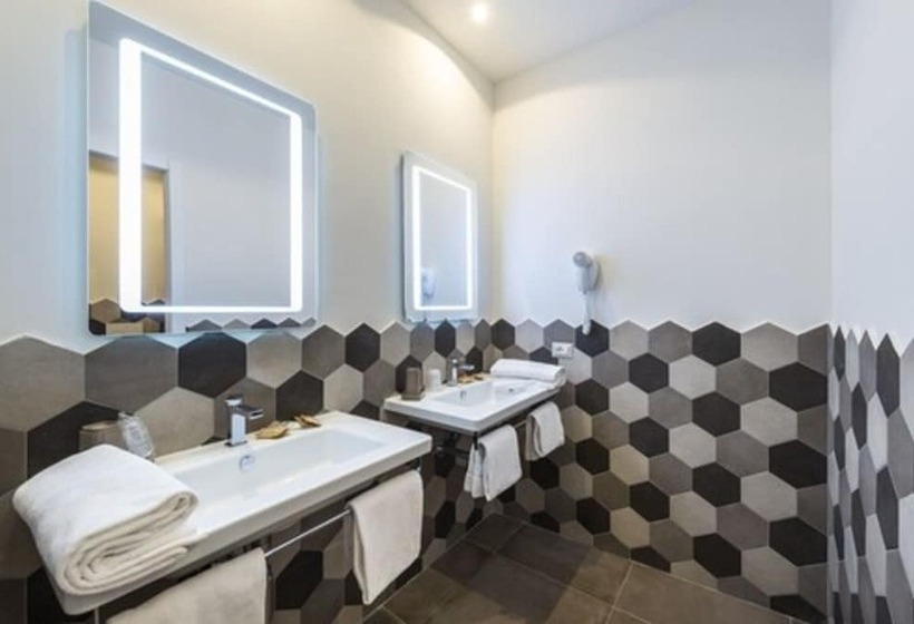 Superior Quadruple Room, California