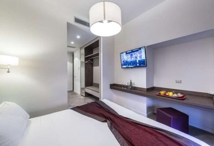 Superior Quadruple Room, California