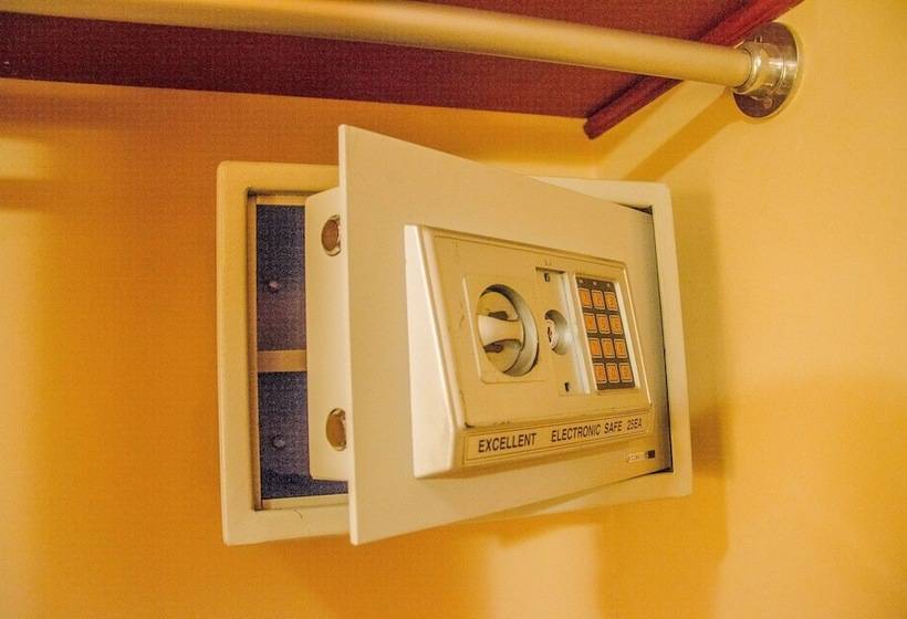 غرفة قياسية, Carmel