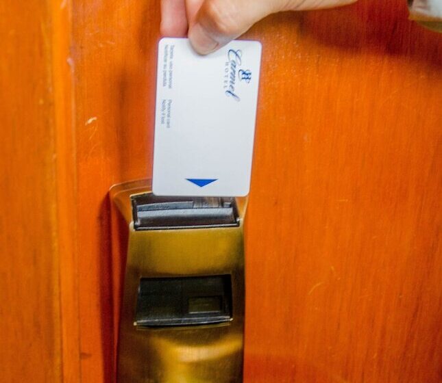 غرفة قياسية, Carmel