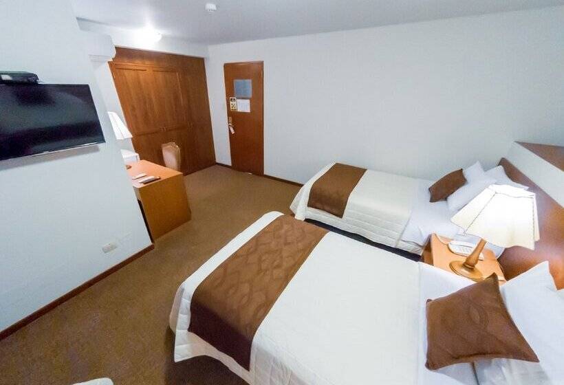 غرفة قياسية ثلاثية, Carmel