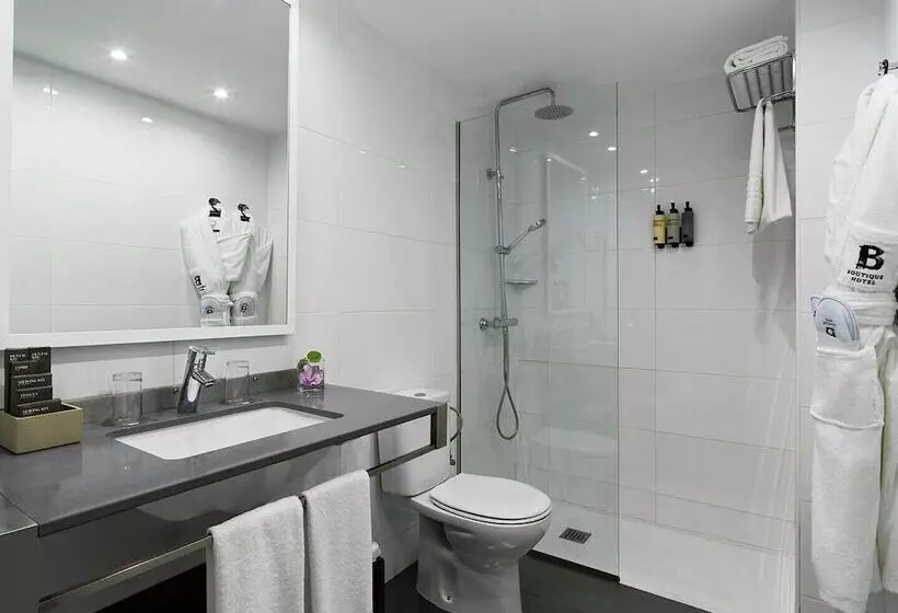 سوییت با چشم‌انداز استخر, H10 White Suites