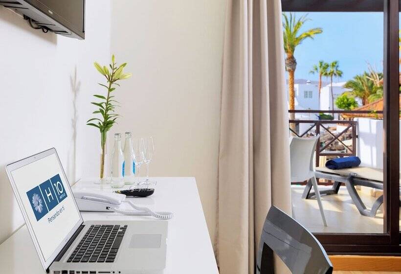 Люкс Вид на Бассейн, H10 White Suites