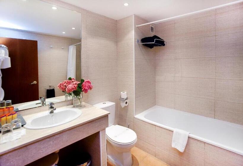 Четырехместный Номер Стандарт, Montané