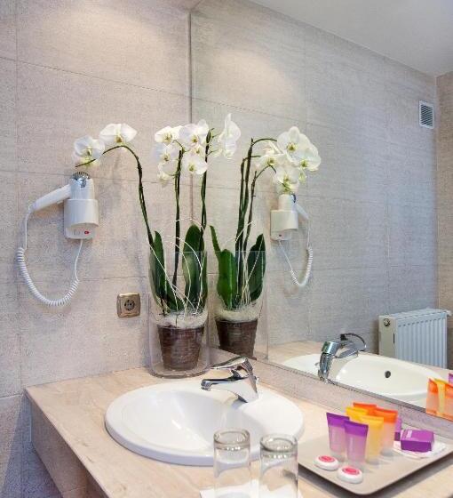 Четырехместный Номер Стандарт, Montané