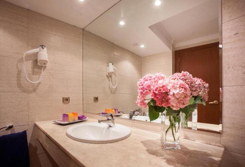 Семейный Номер, Montané