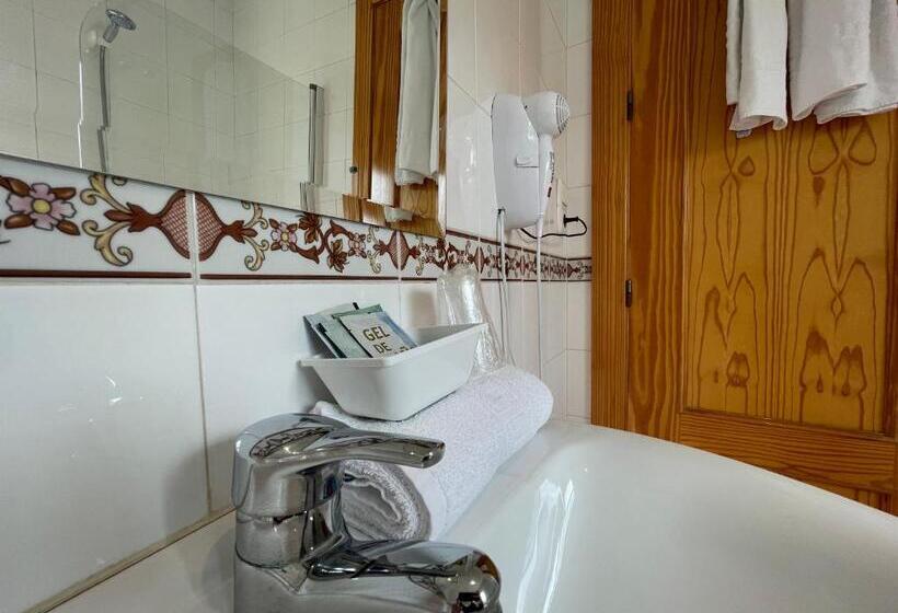 スタンダードトリプルルーム, Quéntar Hotel Rural