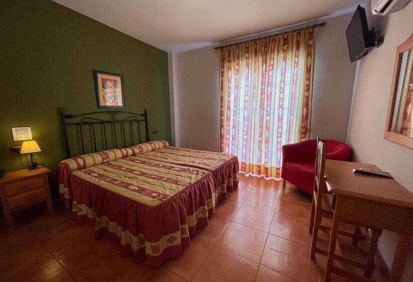 Номер Стандарт Трехместный, Quéntar Hotel Rural