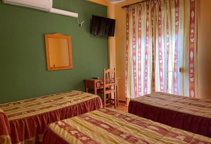 חדר סטנדרט לשלושה, Quéntar Hotel Rural