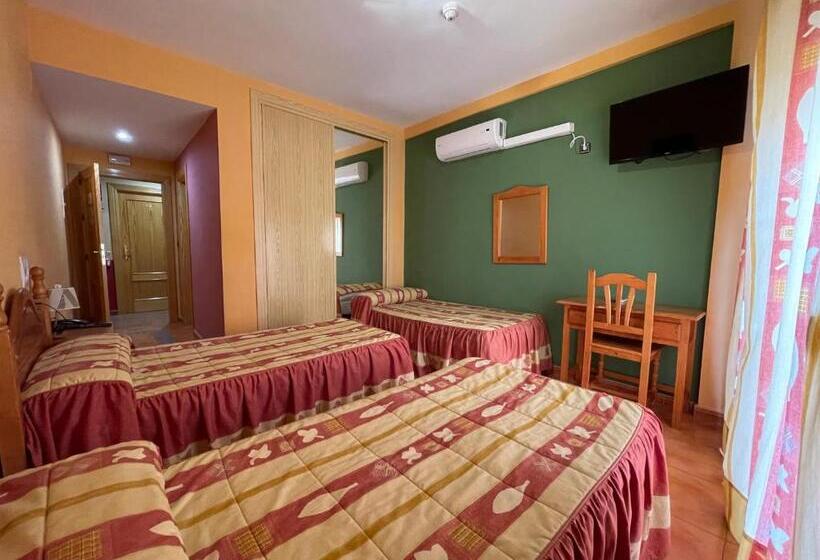 スタンダードトリプルルーム, Quéntar Hotel Rural