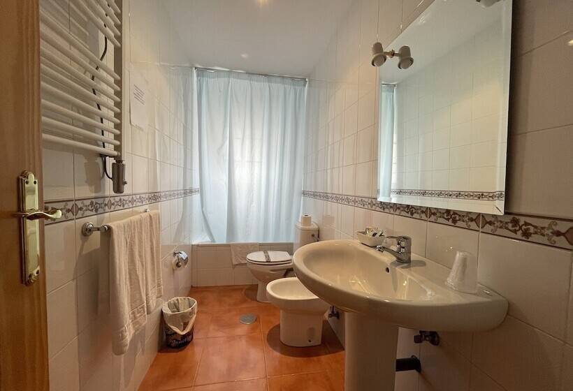 חדר סטנדרט לשלושה, Quéntar Hotel Rural