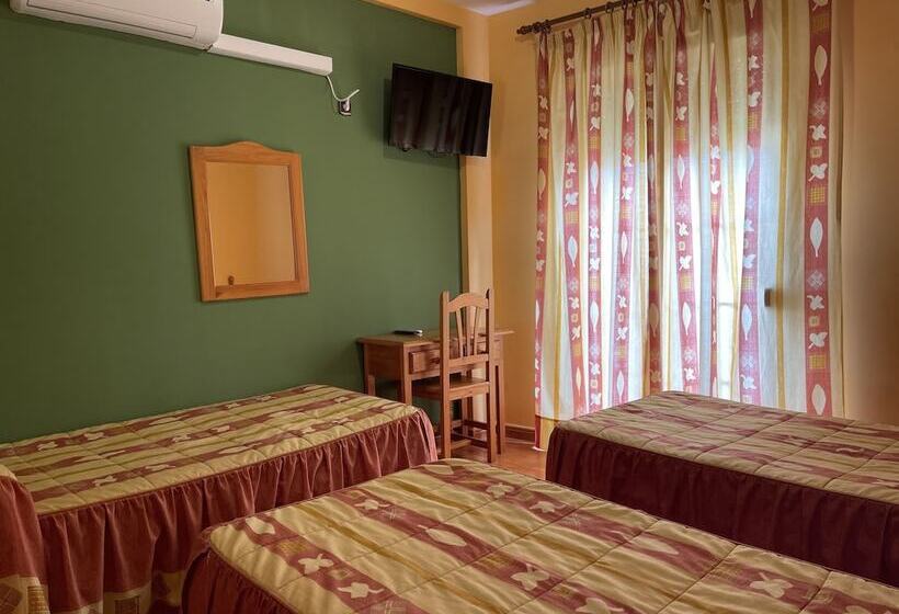 Номер Стандарт Трехместный, Quéntar Hotel Rural