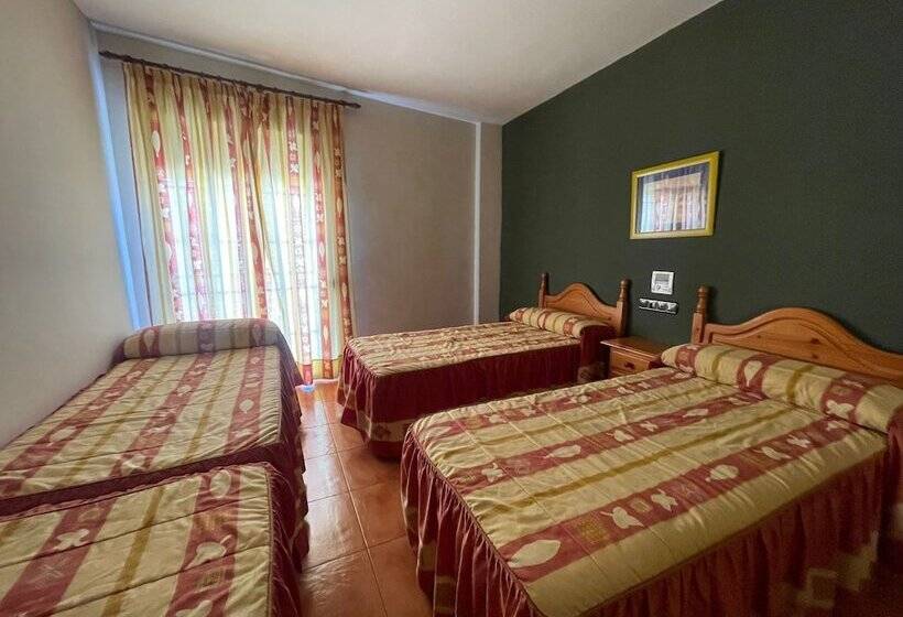 スタンダード4人部屋, Quéntar Hotel Rural