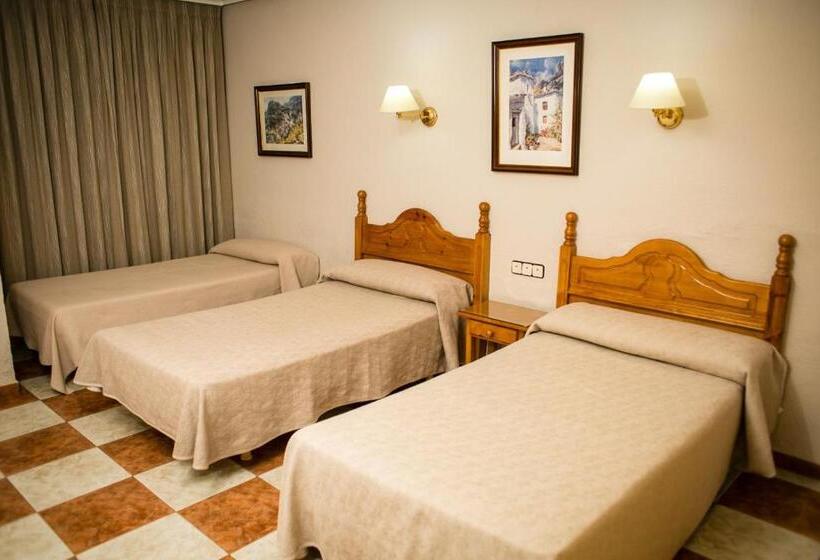 חדר סטנדרט לשלושה, Salvador