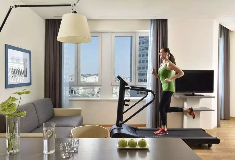 سوییت جونیور, Unahotels Century Milano