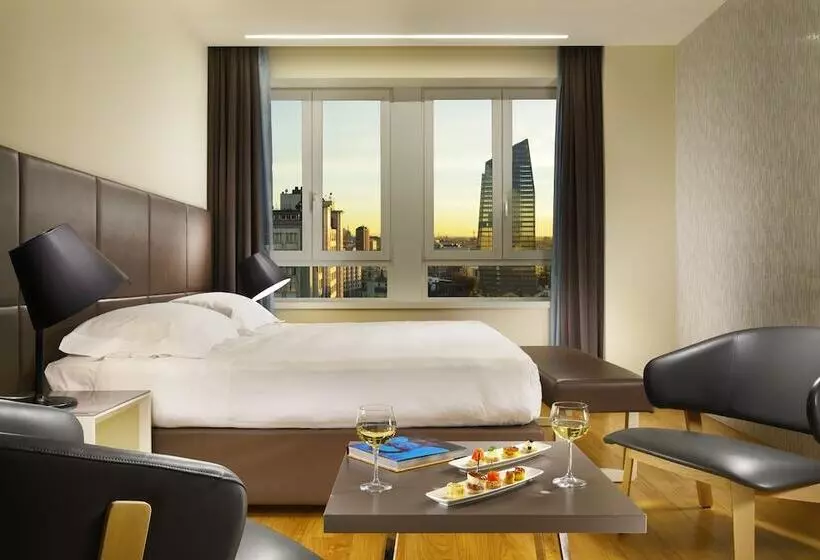 سوییت جونیور, Unahotels Century Milano