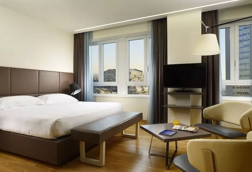 سوییت جونیور, Unahotels Century Milano