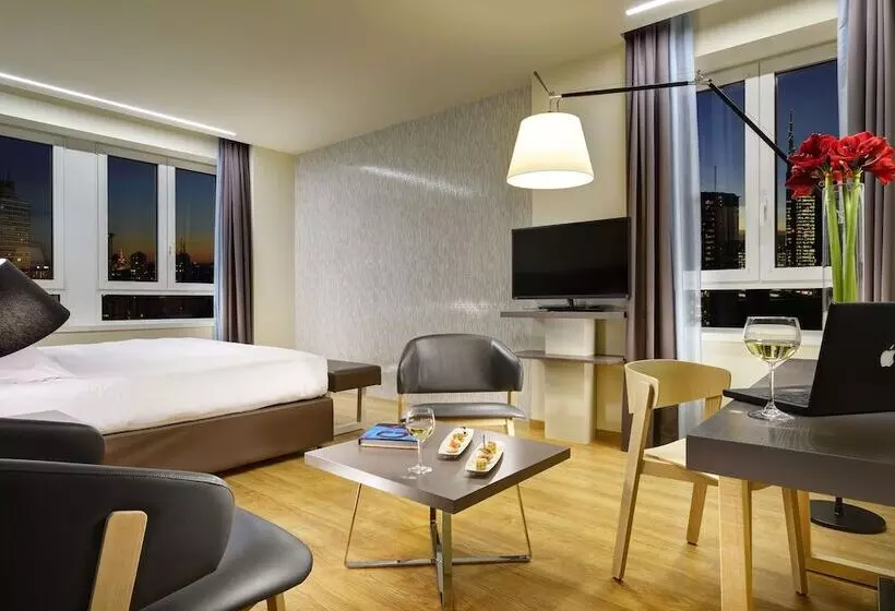 سوییت جونیور, Unahotels Century Milano