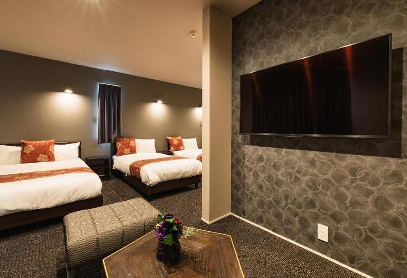 חדר משפחתי, Grand Base Nagasaki City