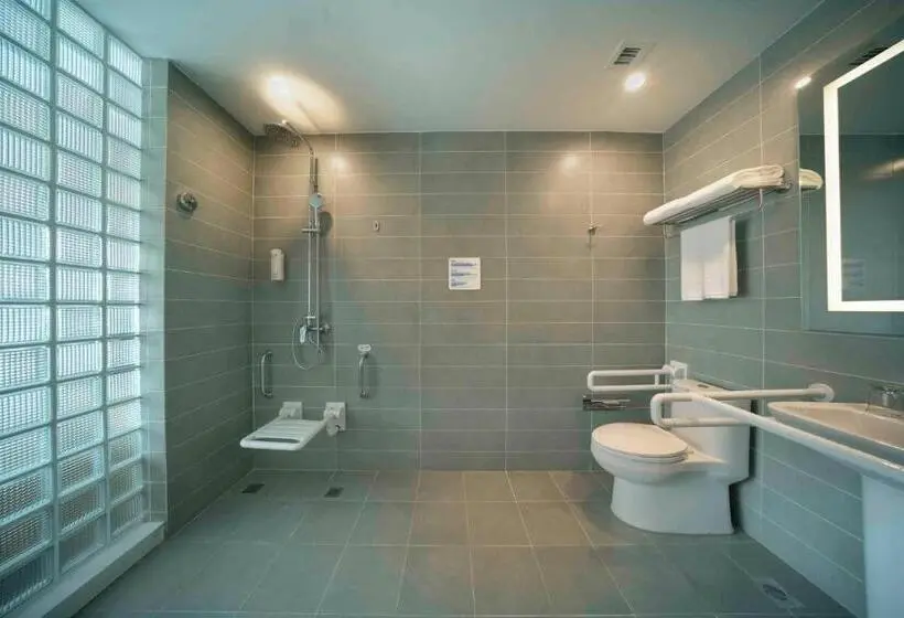 اتاق استاندارد با تخت بزرگ برای معلولان, Holiday Inn Express Qingdao Innovation Park, An Ihg