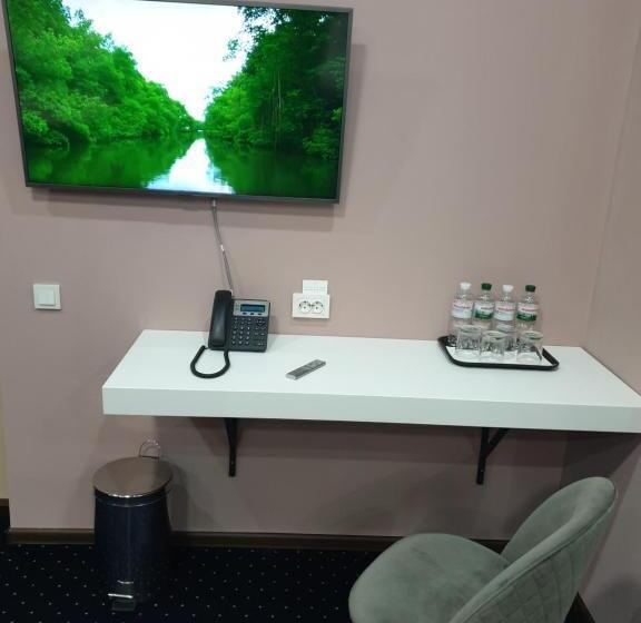 חדר דלוקס לארבעה, Lex Trend