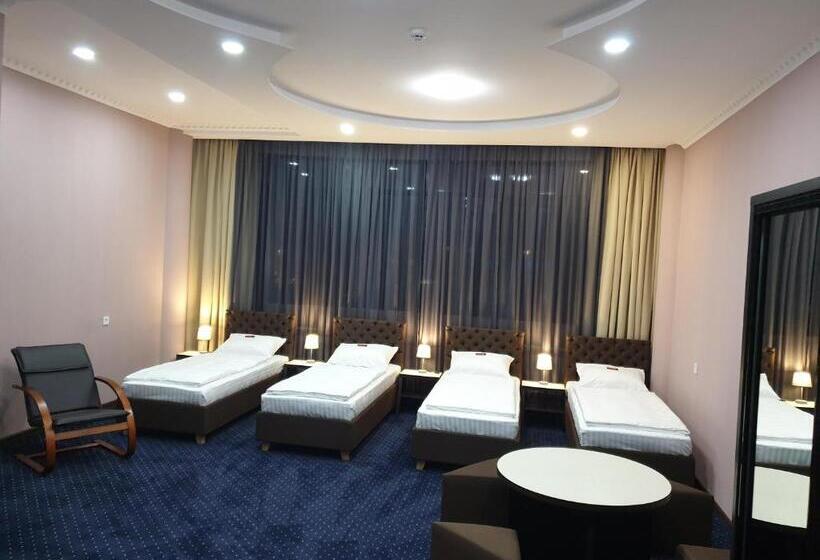 חדר דלוקס לארבעה, Lex Trend