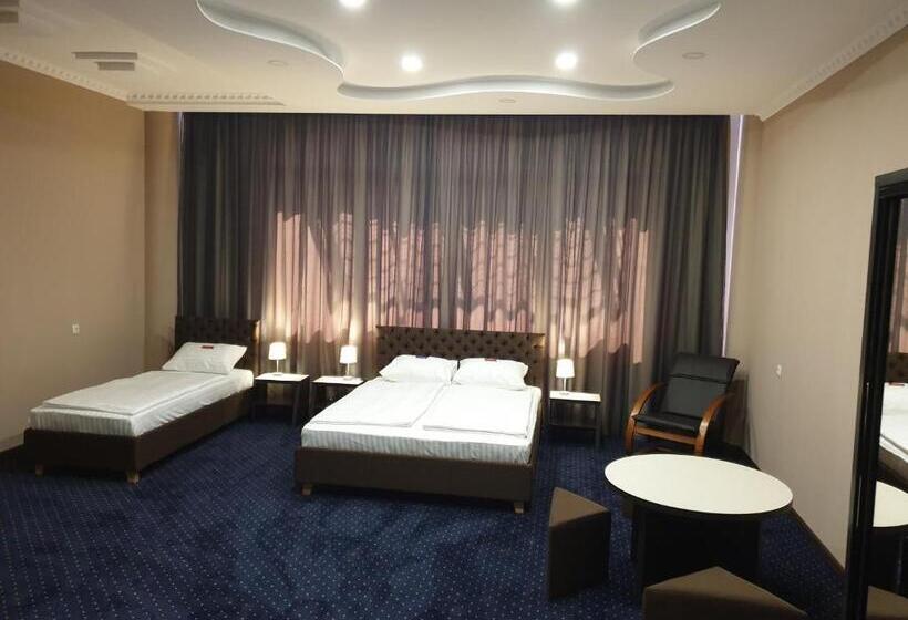 סוויטה משפחתית, Lex Trend