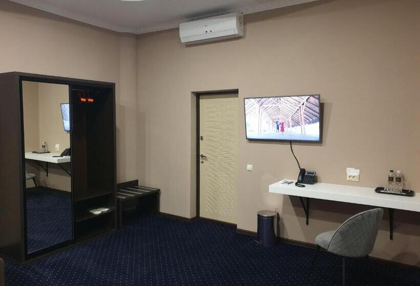 סוויטה משפחתית, Lex Trend