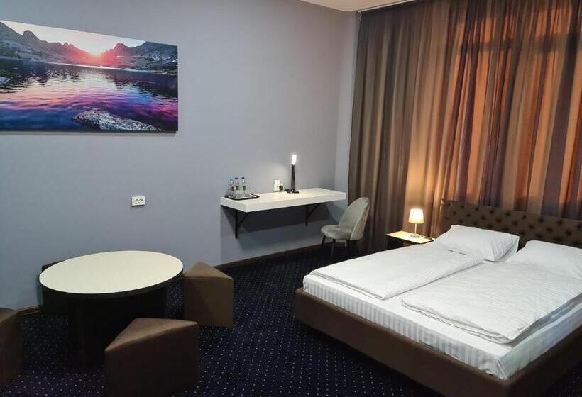 חדר משפחתי, Lex Trend