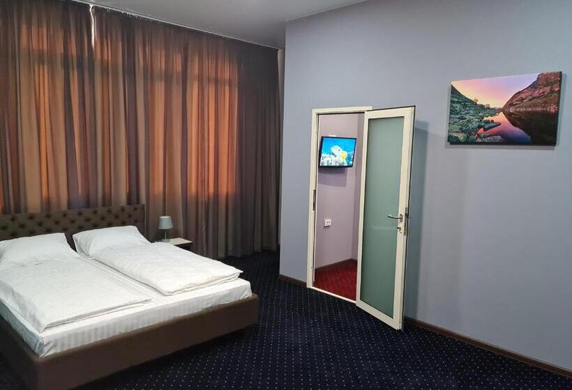 חדר משפחתי, Lex Trend