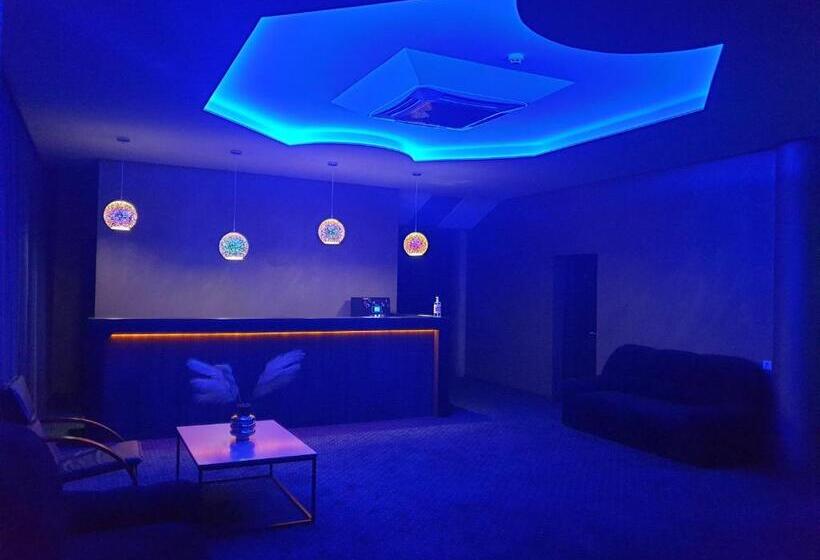 חדר משפחתי, Lex Trend