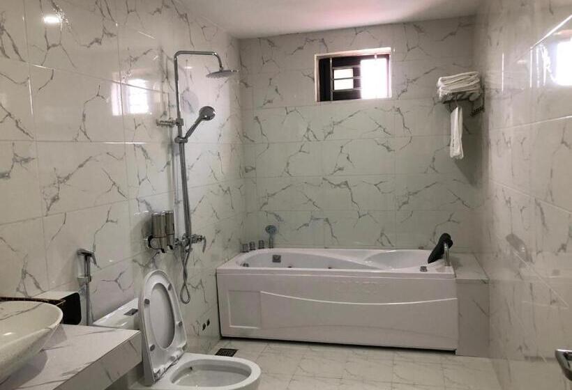 سوییت خانوادگی, Noibaiboutique