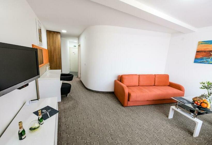 1 Bedroom Apartment, River Inn