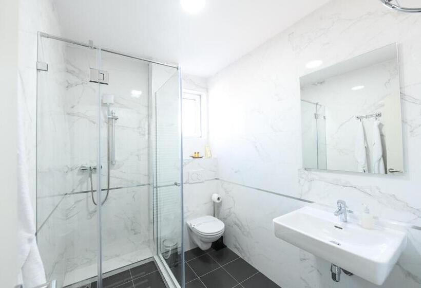 1 Bedroom Apartment, River Inn