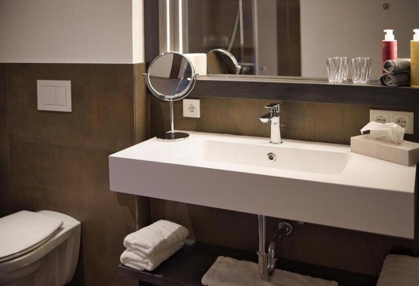 חדר דלוקס עם מרפסת, Zeitgeist