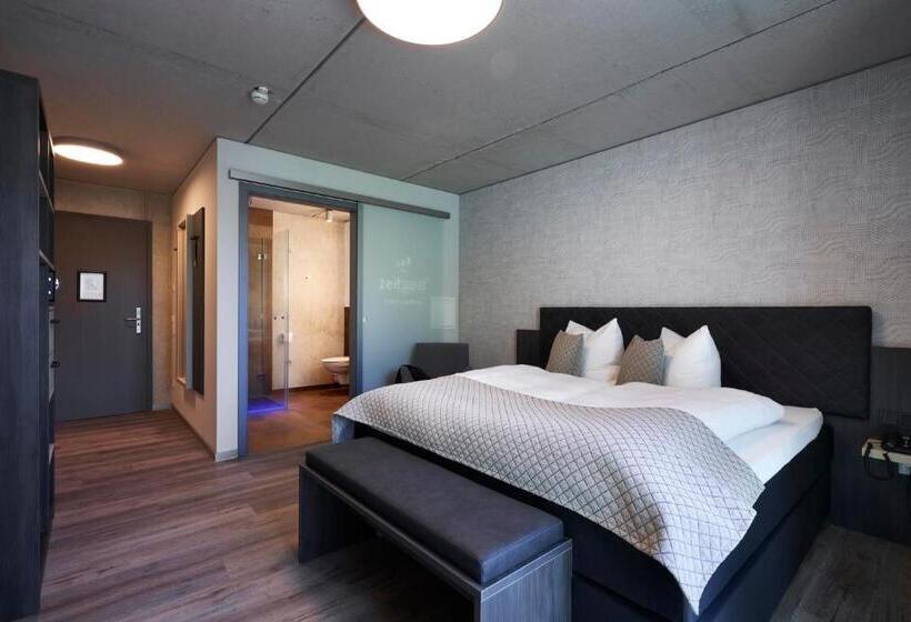 חדר דלוקס עם מרפסת, Zeitgeist