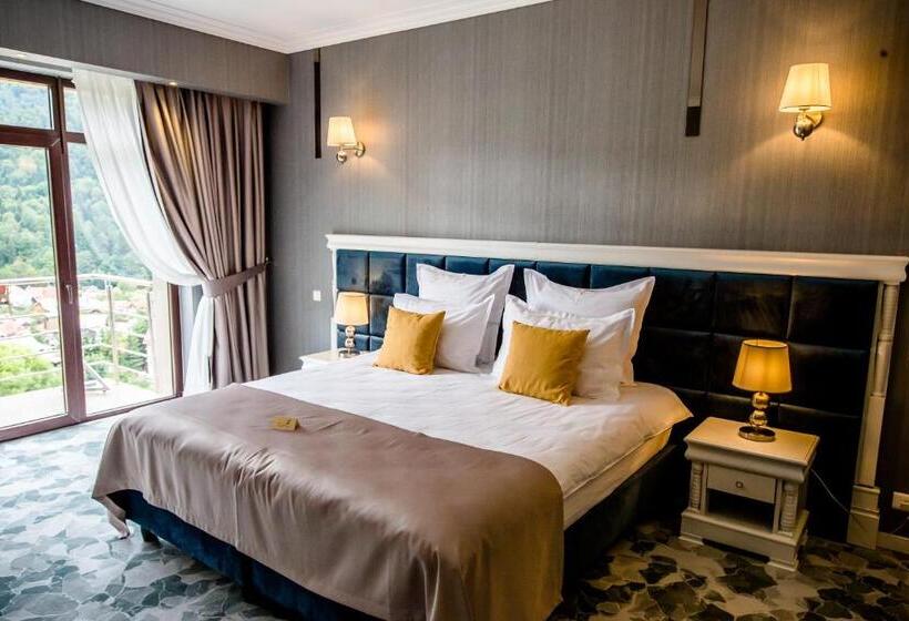 اتاق لوکس, Carpat Inn