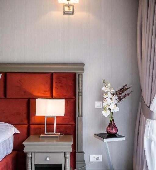 اتاق لوکس, Carpat Inn