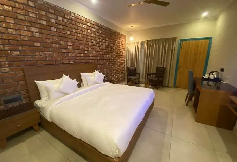 デラックスルーム, Arch The Baakhli Resort