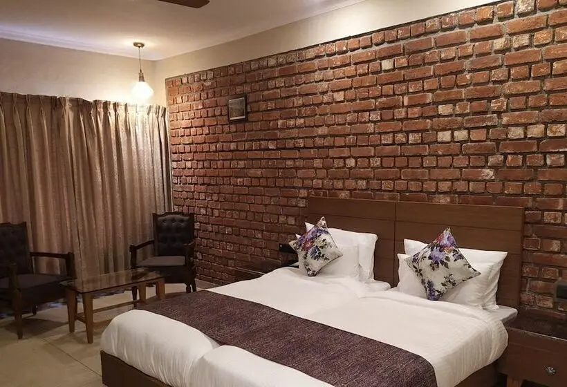 デラックスルーム, Arch The Baakhli Resort