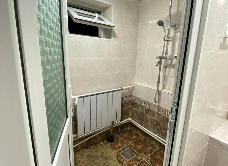 Economy Triple Room, Hostel Sulaiman Too