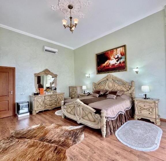 سوئیت با چشمانداز رودخانه, старый бастион